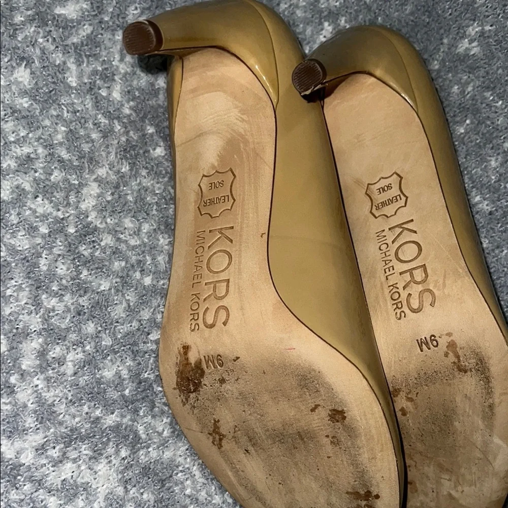 Michael Kors Tan Patent leather sole Heels Timeless Design for perfect fit